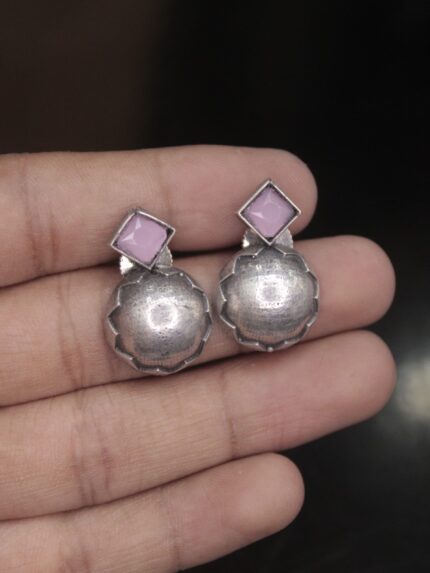 Elegant Contemporary Jewellery Piece 760