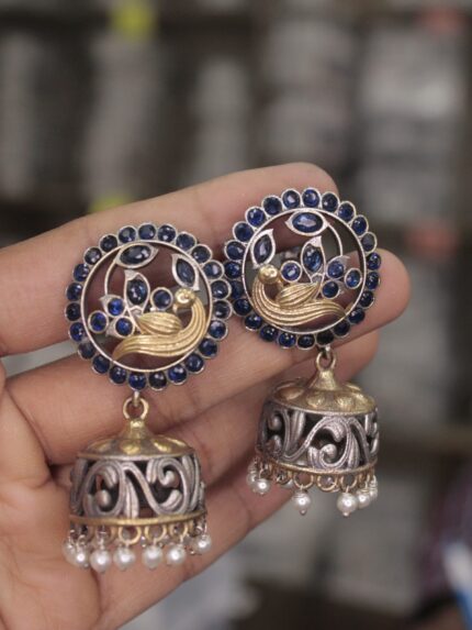 Elegant Contemporary Jewellery Piece 772