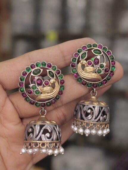 Elegant Contemporary Jewellery Piece 741