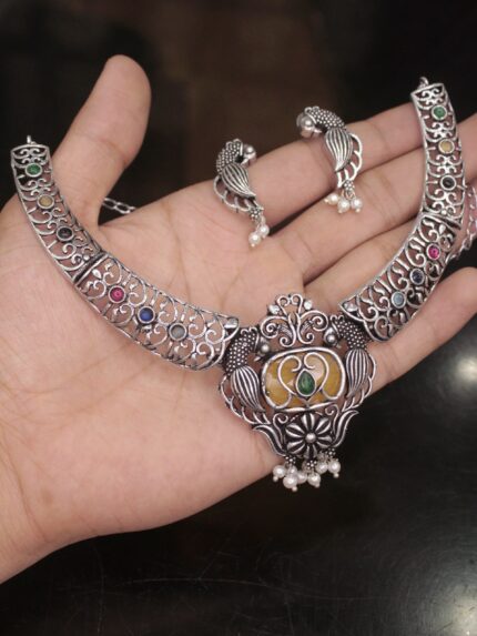 Elegant Contemporary Jewellery Piece 740