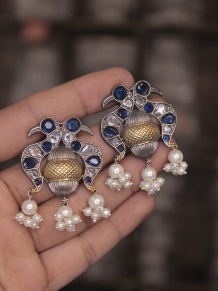 Elegant Contemporary Jewellery Piece 720