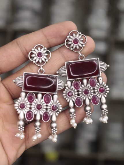 Elegant Contemporary Jewellery Piece 701