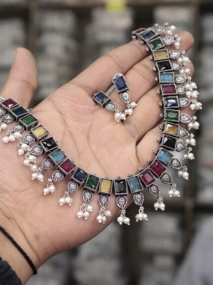 Elegant Contemporary Jewellery Piece 641