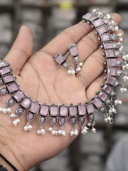 Elegant Contemporary Jewellery Piece 640