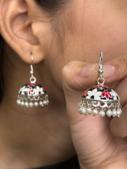 Elegant Contemporary Jewellery Piece 620