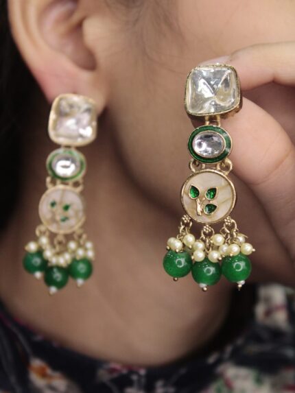 Elegant Contemporary Jewellery Piece 581