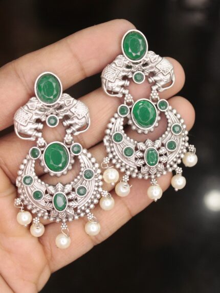 Elegant Contemporary Jewellery Piece 561