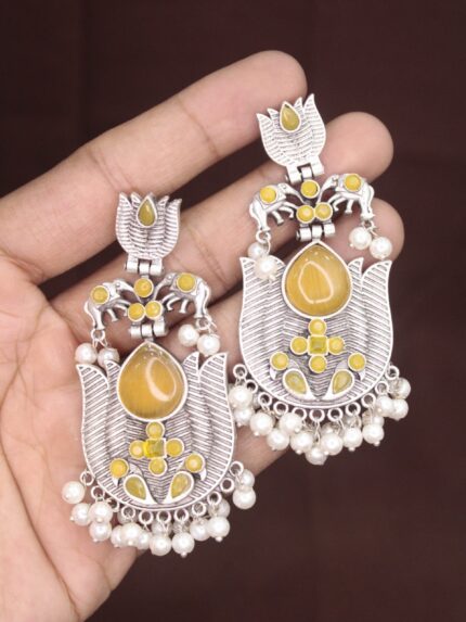 Elegant Contemporary Jewellery Piece 541