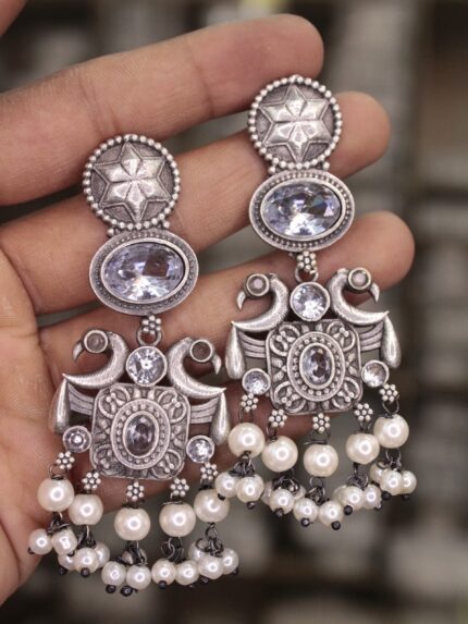 Elegant Contemporary Jewellery Piece 501