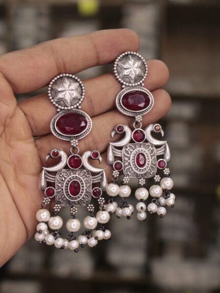 Elegant Contemporary Jewellery Piece 500