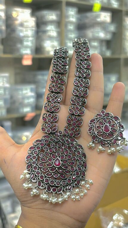 Elegant Contemporary Jewellery Piece 480