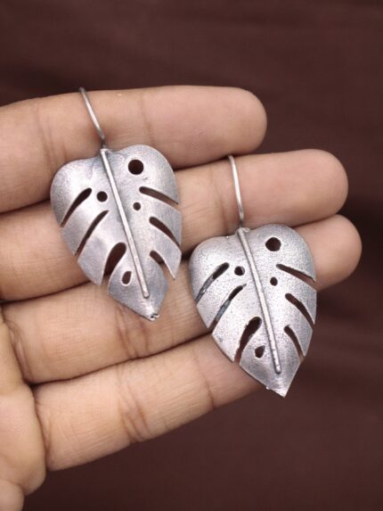 Elegant Contemporary Jewellery Piece 461