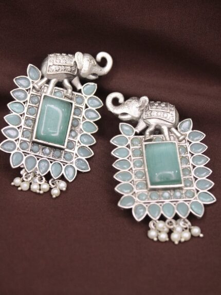 Elegant Contemporary Jewellery Piece 441