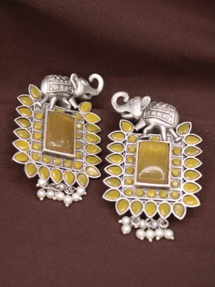 Elegant Contemporary Jewellery Piece 440