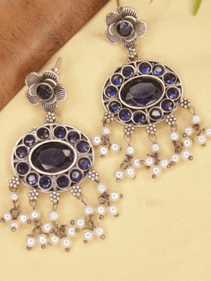 Elegant Contemporary Jewellery Piece 360