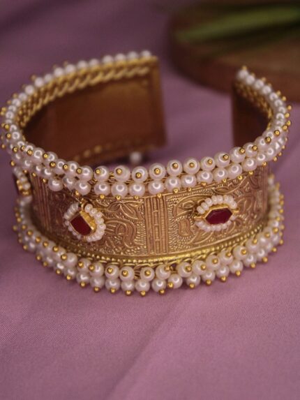 Elegant Contemporary Jewellery Piece 340