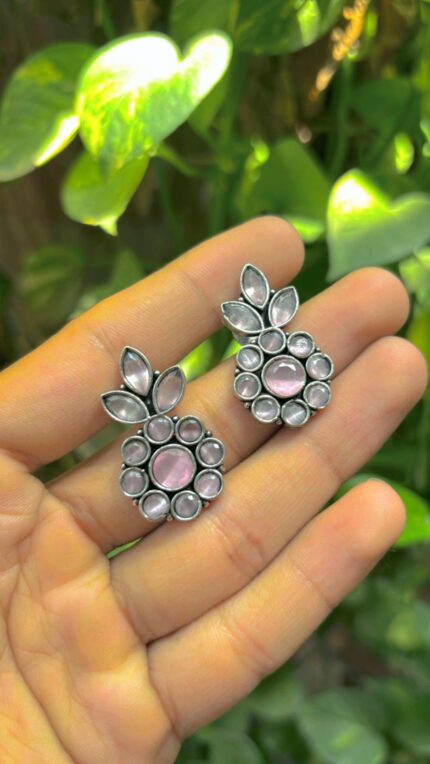 Elegant Contemporary Jewellery Piece 321