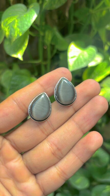 Elegant Contemporary Jewellery Piece 300
