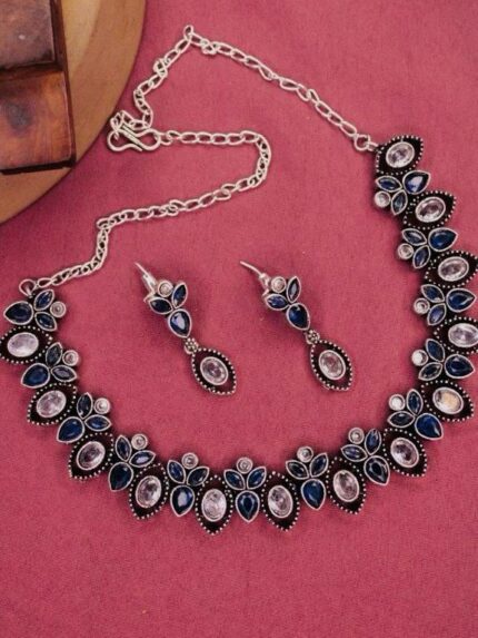 Elegant Contemporary Jewellery Piece 260