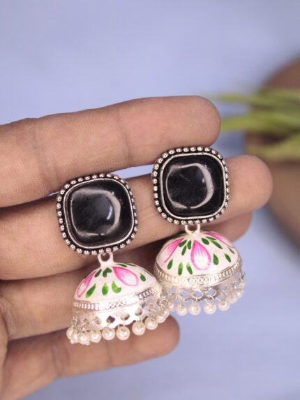 Elegant Contemporary Jewellery Piece 180