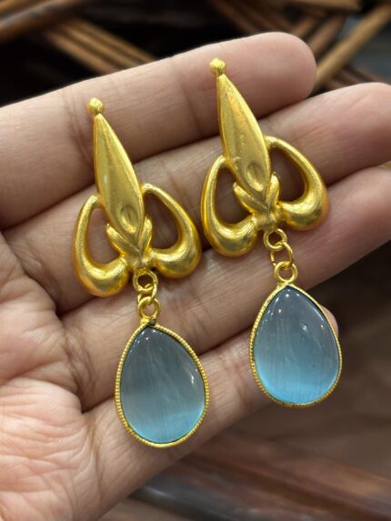 Elegant Contemporary Jewellery Piece 101