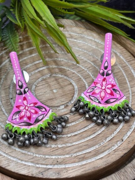 Elegant Contemporary Jewellery Piece 100