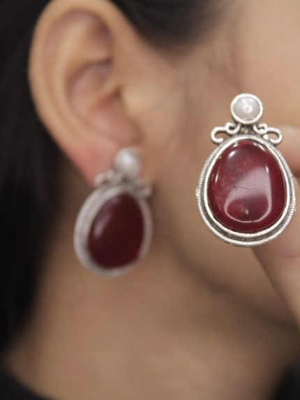 Elegant Contemporary Jewellery Piece 041
