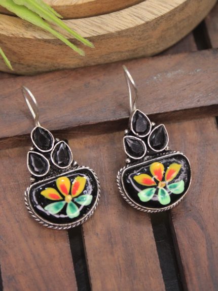 Elegant Contemporary Jewellery Piece 021