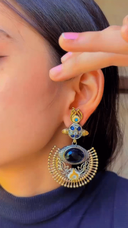 Elegant Contemporary Jewellery Piece 1021