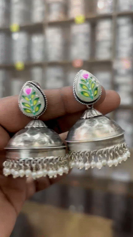 Elegant Contemporary Jewellery Piece 1000