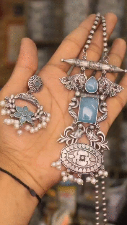 Elegant Contemporary Jewellery Piece 981