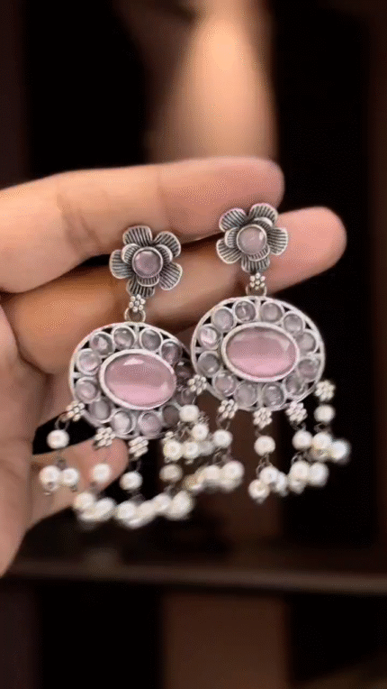 Elegant Contemporary Jewellery Piece 961