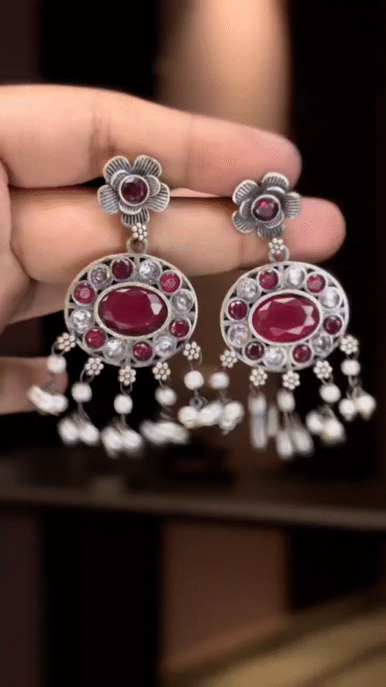 Elegant Contemporary Jewellery Piece 960