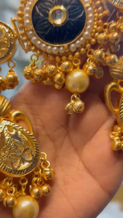 Elegant Contemporary Jewellery Piece 901