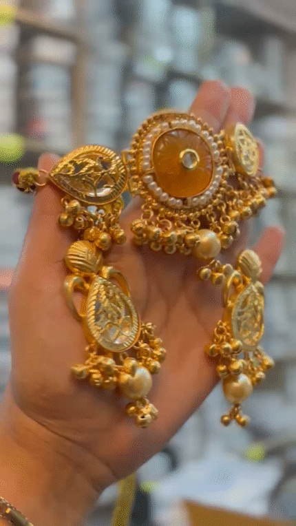 Elegant Contemporary Jewellery Piece 900