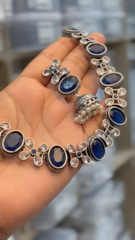 Elegant Contemporary Jewellery Piece 860