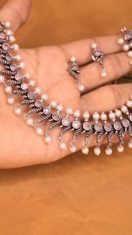 Elegant Contemporary Jewellery Piece 841