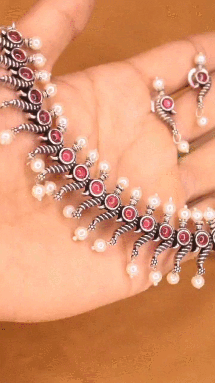 Elegant Contemporary Jewellery Piece 840