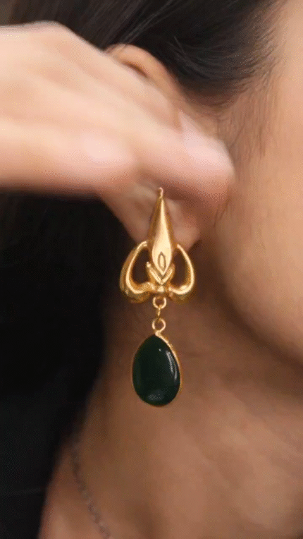 Elegant Contemporary Jewellery Piece 821