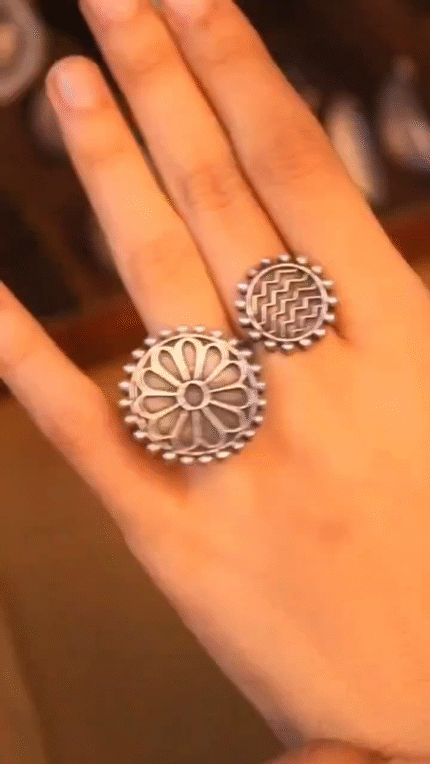 Elegant Contemporary Jewellery Piece 801