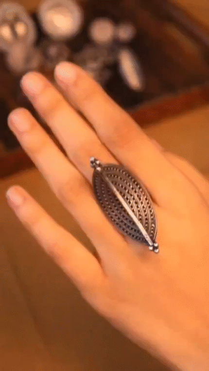 Elegant Contemporary Jewellery Piece 800