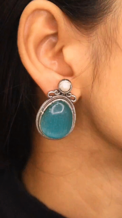 Elegant Contemporary Jewellery Piece 780