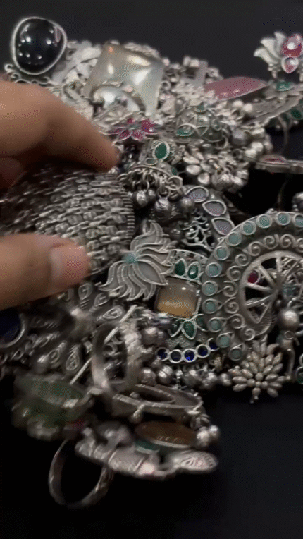 Elegant Contemporary Jewellery Piece 761