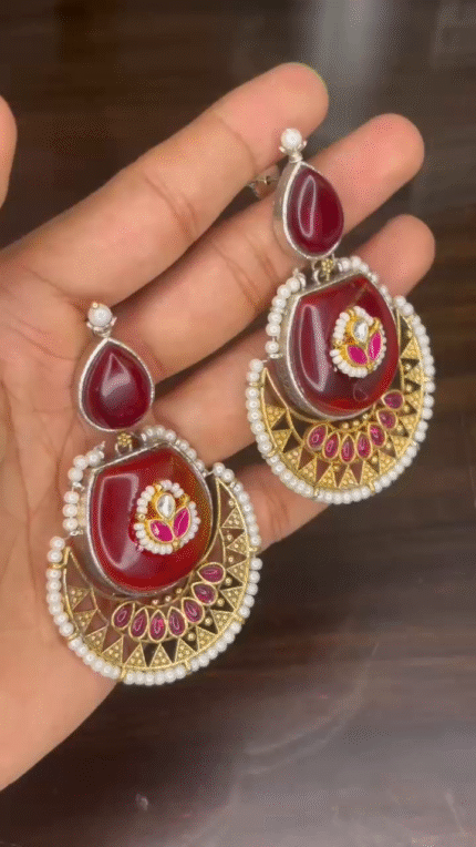 Elegant Contemporary Jewellery Piece 1204