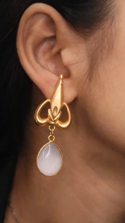 Elegant Contemporary Jewellery Piece 1184