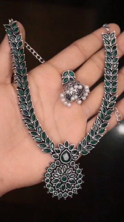 Elegant Contemporary Jewellery Piece 1163