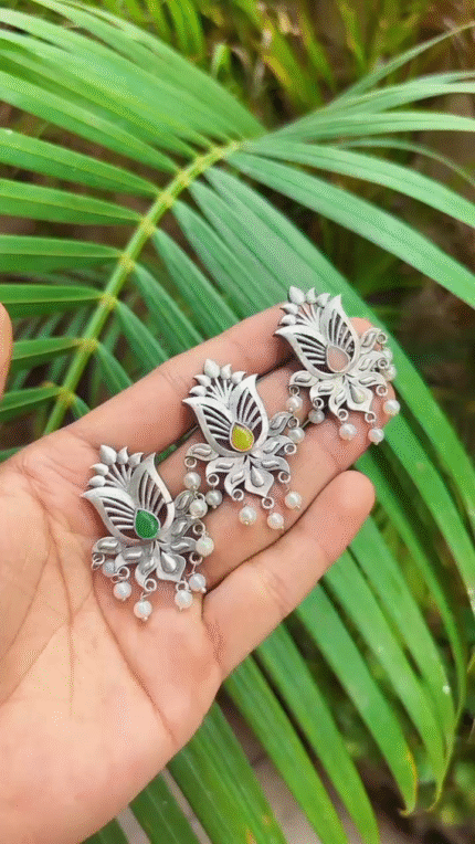 Elegant Contemporary Jewellery Piece 1124