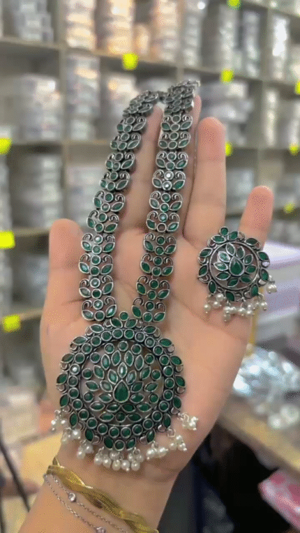 Elegant Contemporary Jewellery Piece 1104